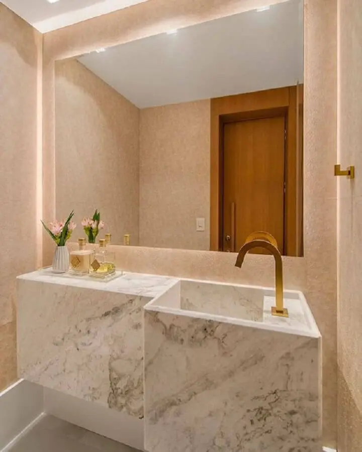 pia de mármore para banheiro pequeno com papel de parede rosa Foto Pinterest