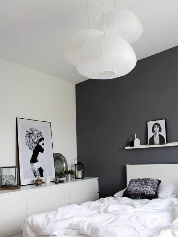 quadros decorativos para quarto de casal moderno branco e cinza Foto Dovenda