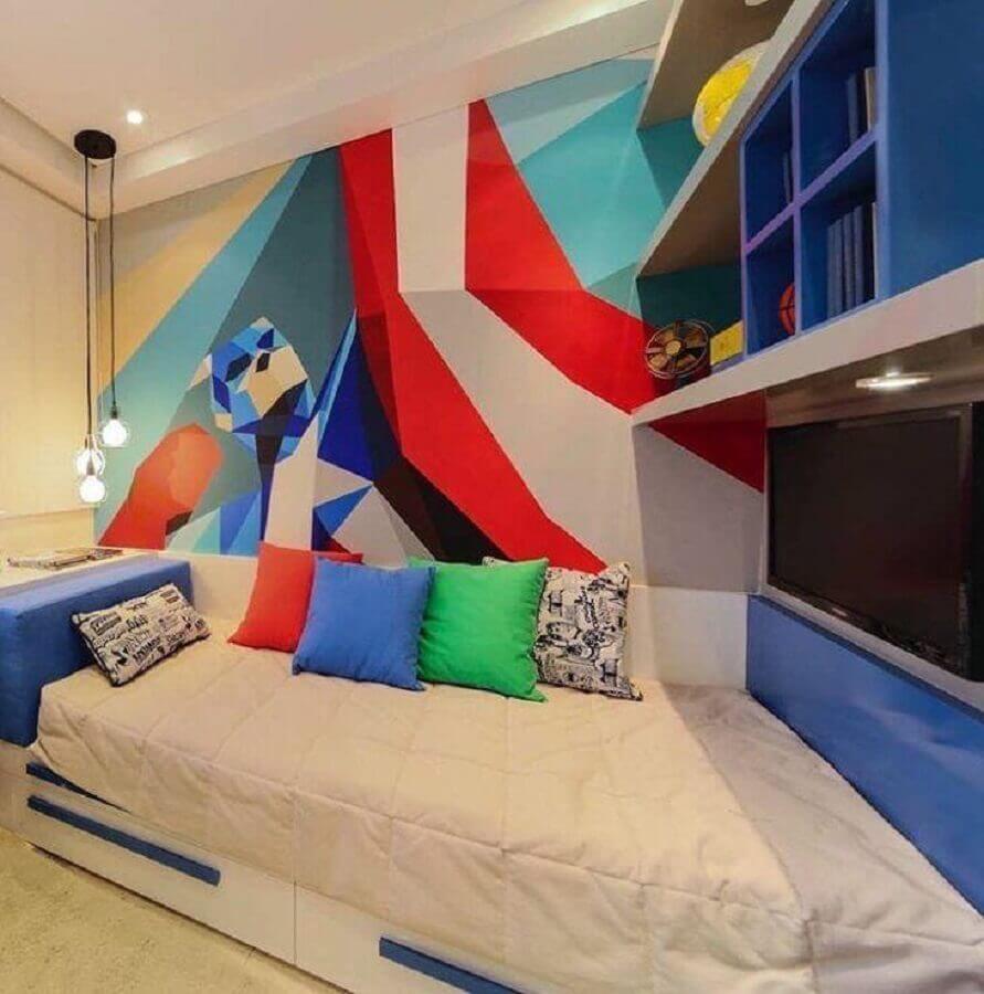 quarto juvenil decorado com parede colorida e pendente minimalista Foto Claudia Albertini Arquitetura