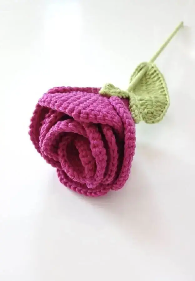 rosa de crochê solitária Foto Pinterest