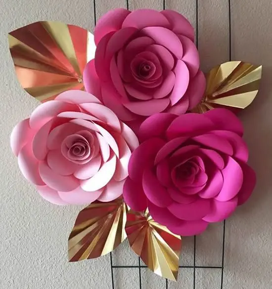 rosas de papel - rosas e folhas de cartolina 