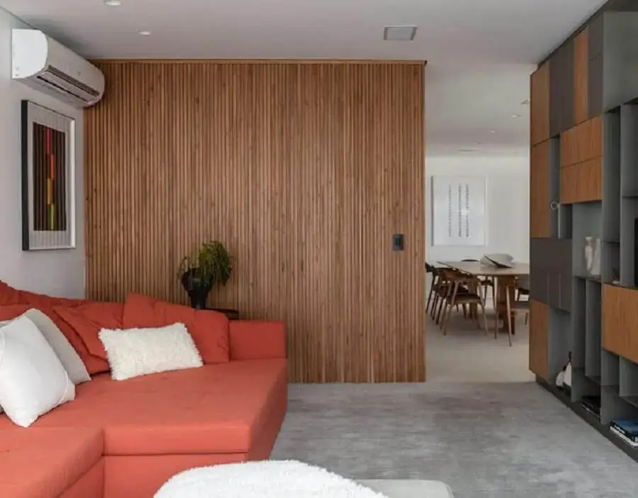 sala de estar moderna decorada com sofá na cor terracota Foto Sala2 Arquitetura e Design