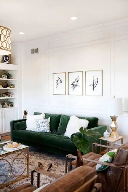 sala decorada com sofá de veludo verde Foto Pinterest