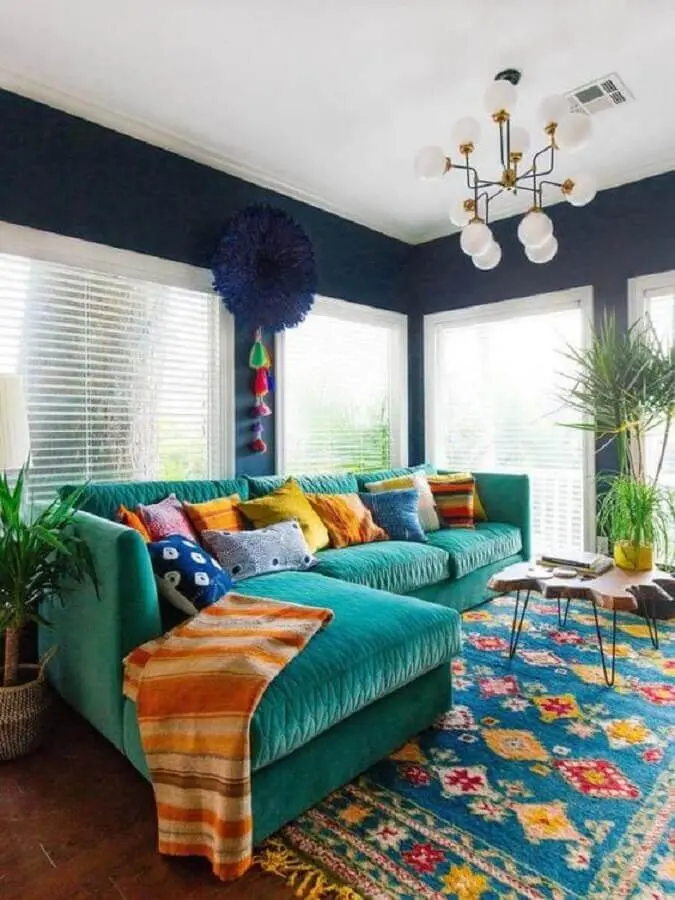 sofá com chaise para decoração de sala colorida Foto We Heart It