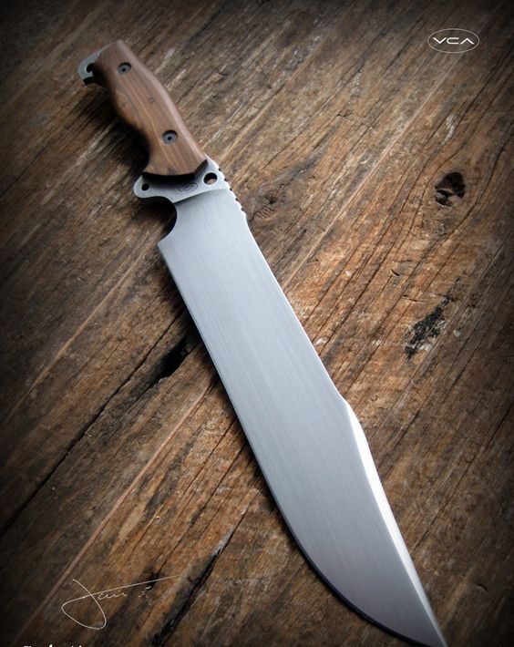 tipos de facas - faca com lâmina grande 