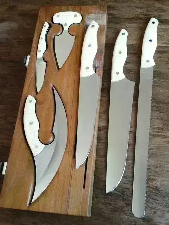 tipos de facas - tábua com facas 