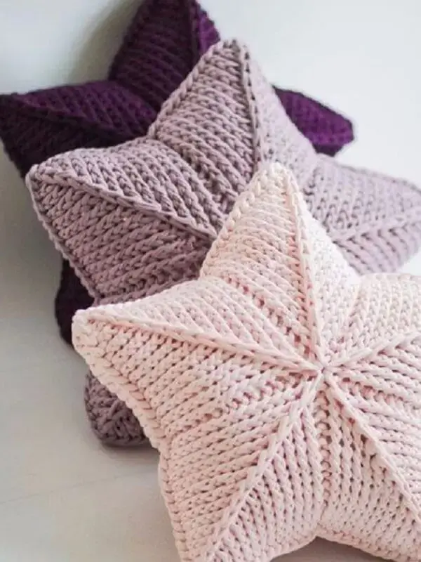 Almofadas de estrela feitas com crochê tunisiano