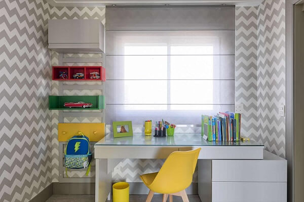 Invista em nichos coloridos para o quarto das crianças