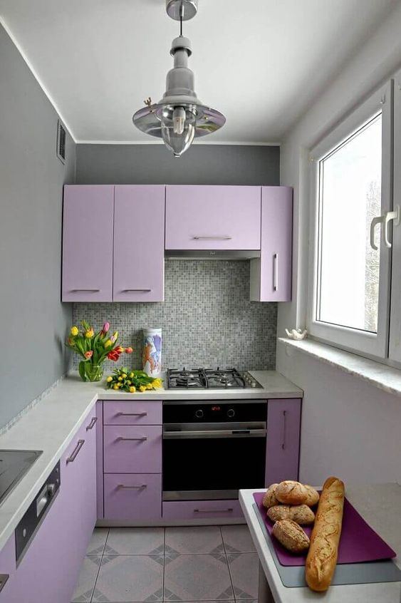 Armário de cozinha compacta e colorida