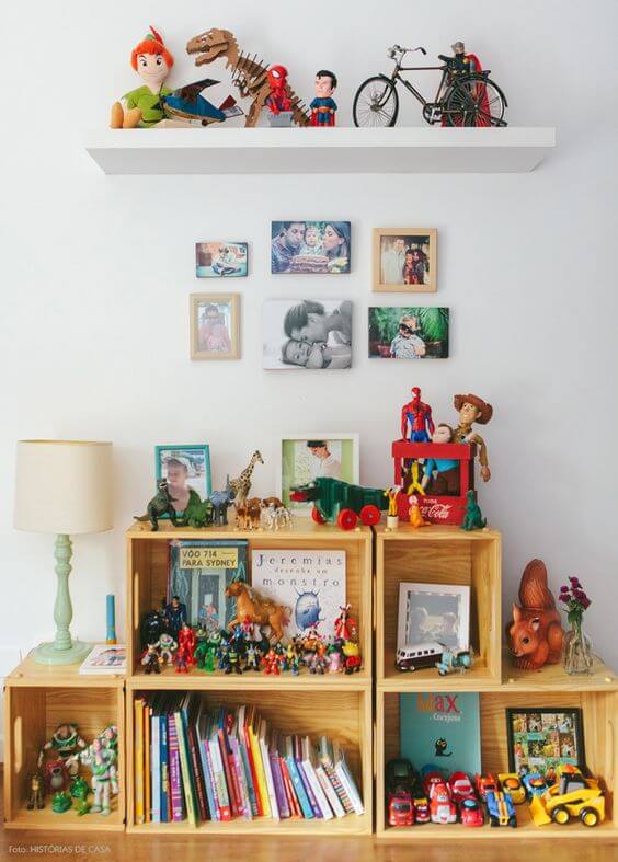 Brinquedos organizados para decorar o ambiente