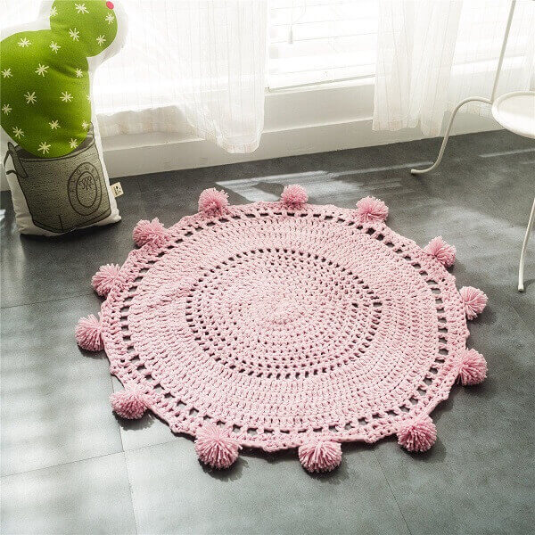 Modelo de tapete rose delicado feito de crochê