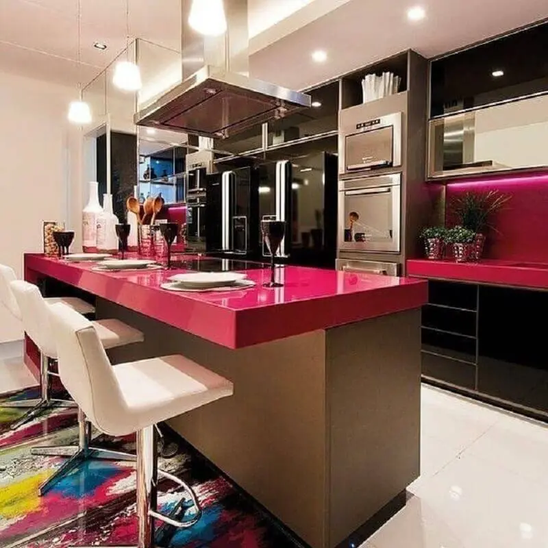 cor preta e rosa para decoração de cozinha planejada moderna Foto Alessandra Guidoni