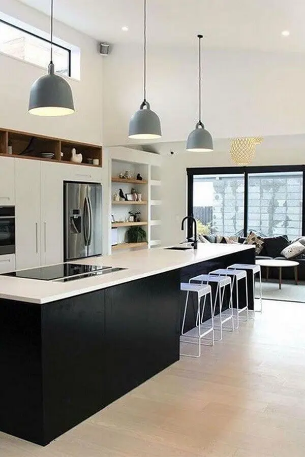 cozinha com fogão cooktop decorada em preto e branco Foto Interior Design