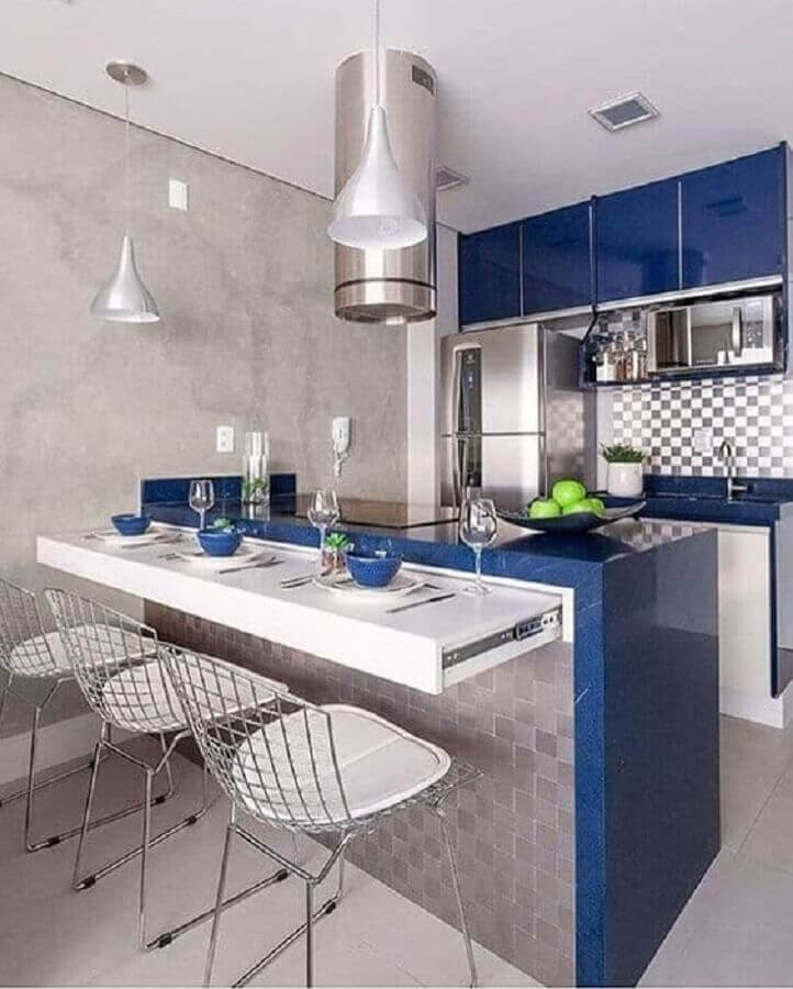 cozinha compacta com cooktop azul e cinza Foto Pinterest
