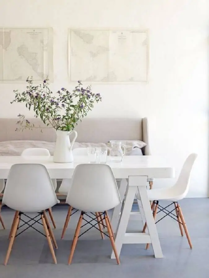 decoração clean para sala de jantar com cadeira eames branca Foto Diycore