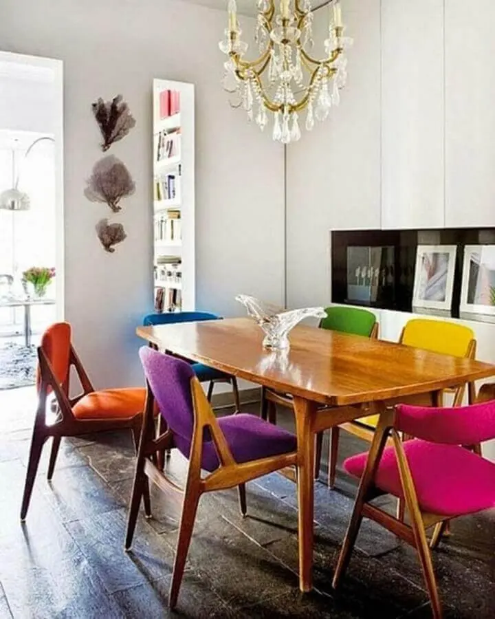 decoração com cadeiras coloridas para sala de jantar Foto Archidea