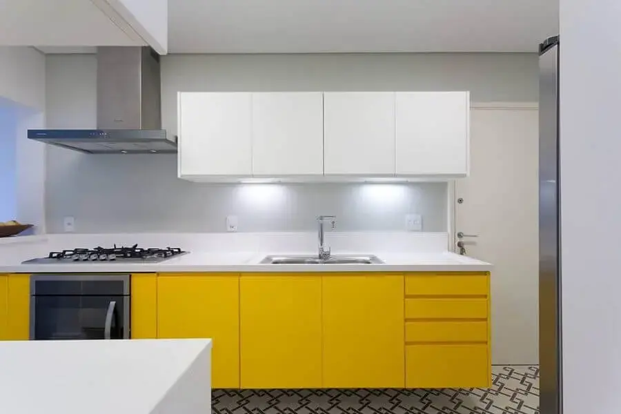 decoração cozinha amarela e branca Foto Andrea Reis Arquitetura