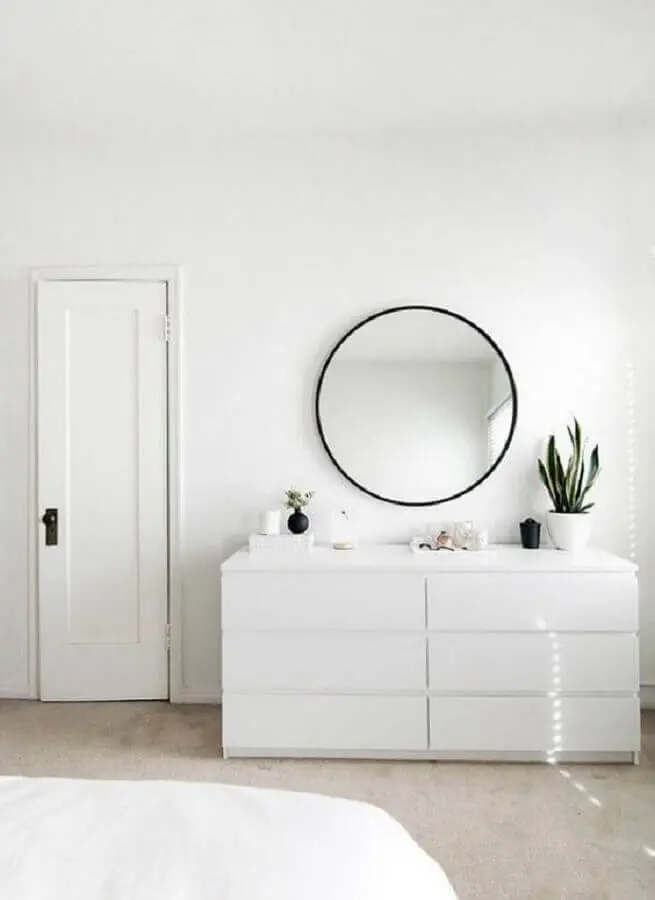 decoração minimalista com cômoda branca quarto Foto My Amazing Things
