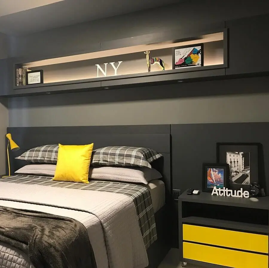 decoração moderna para quarto preto com tons de amarelo Foto Cristiano Araújo