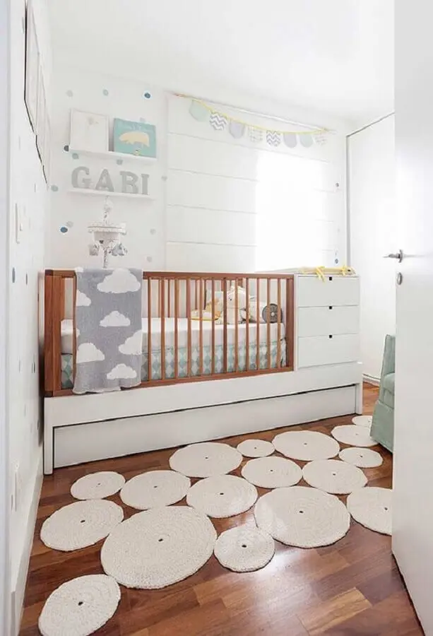 decoração para quarto de bebê branco pequeno Foto Neu dekoration stile