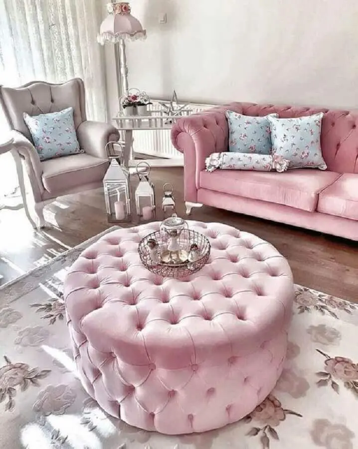 decoração provençal para sala com puff capitonê rosa Foto Decor Life Style