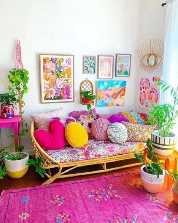 O tapete rosa para sala traz alegria para o cômodo