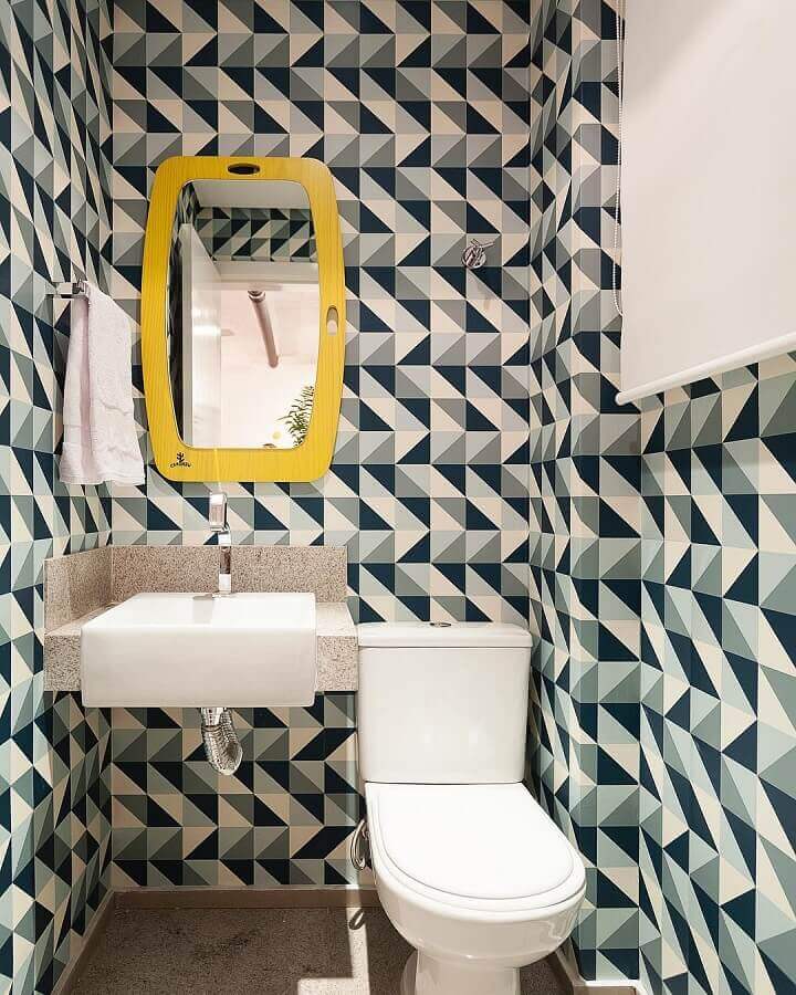 lavado decorado com espelho amarelo Foto Amis Arquitetura