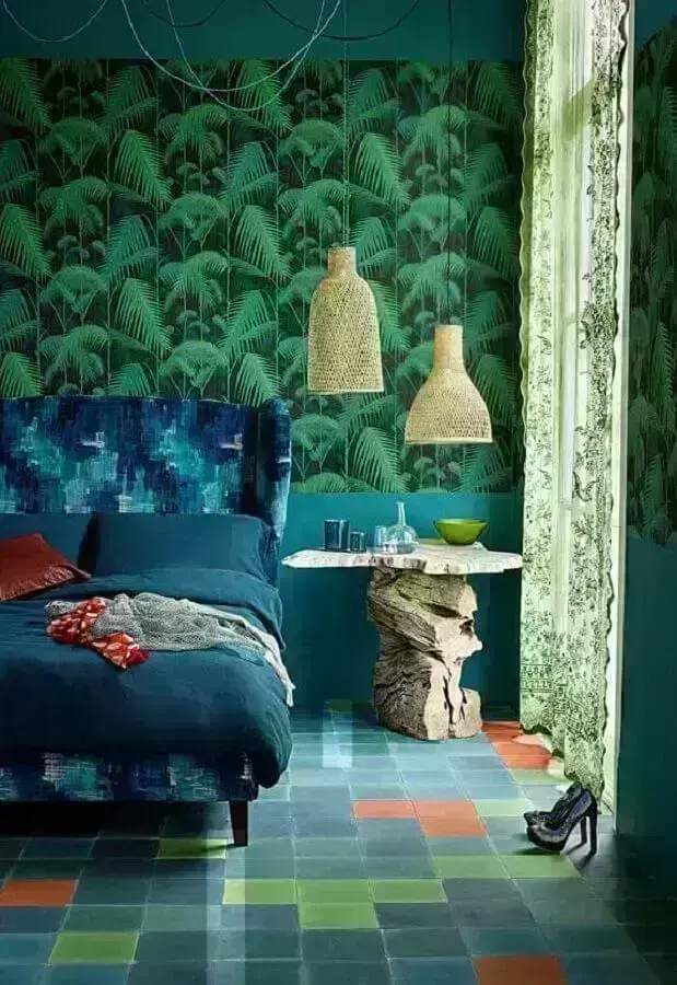 papel de parede verde para decoração de quarto de casal moderno com cabeceira azul Foto Assetproject