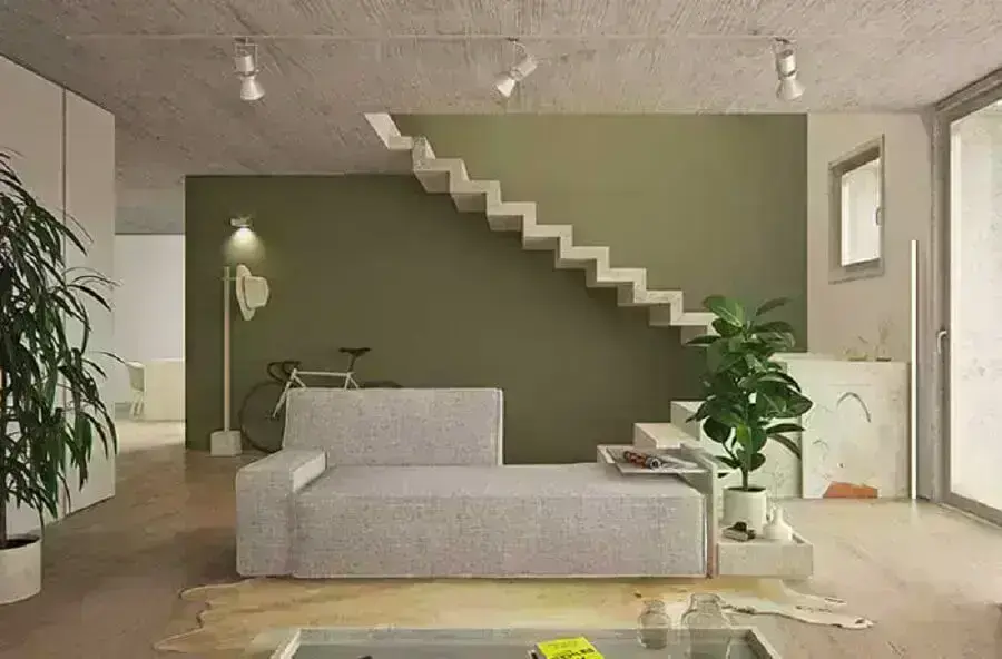 parede verde musgo para decoração de sala moderna com sofá cinza Foto Só Decor