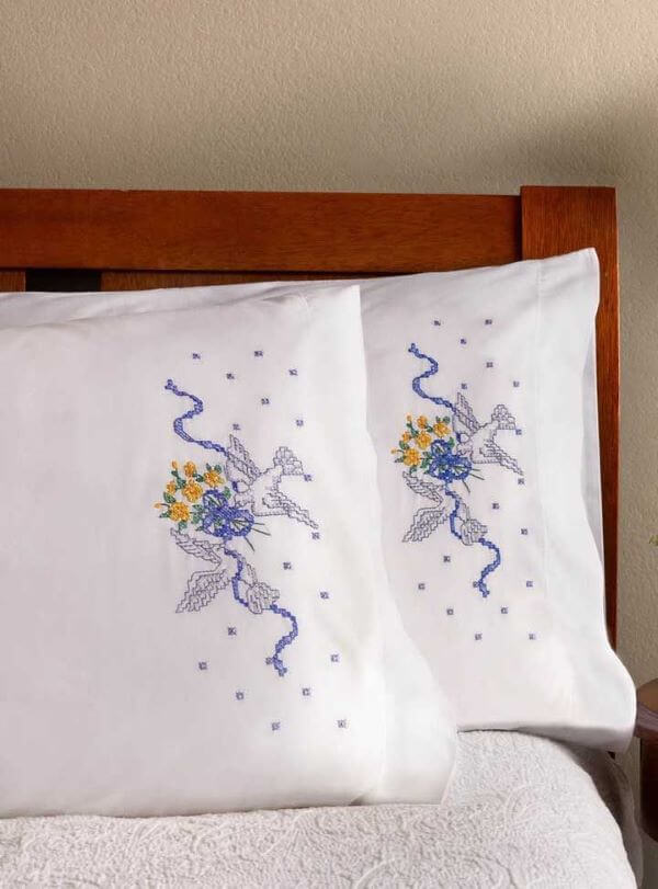 Travesseiro com bordado personalizado