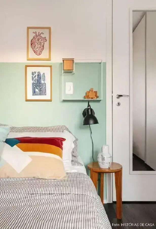 quarto decorado com parede verde clara Foto Histórias de Casa