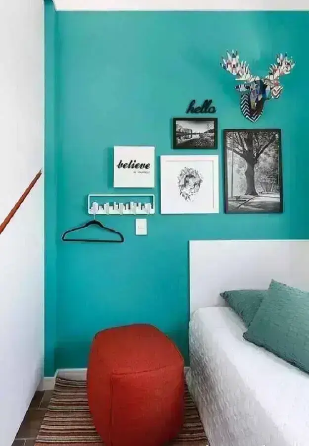 quarto decorado com parede verde água Foto Pinterest