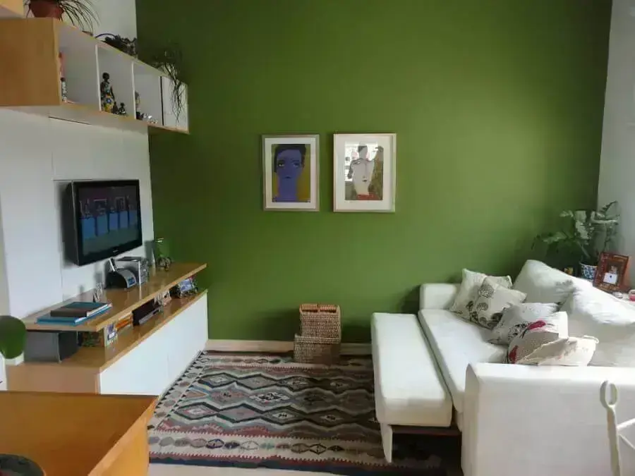 sala de estar decorada com tons de verde para parede Foto Só Decor
