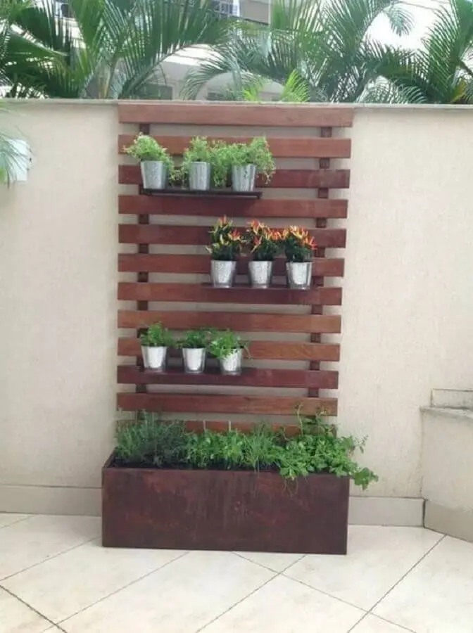 tipos de treliças de madeira com espaço para vasos de plantas Foto Contemporary Home Designs