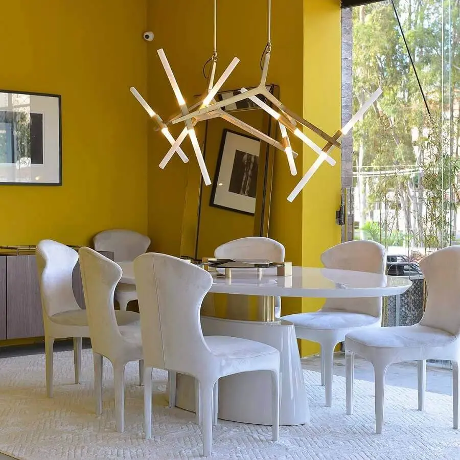 tons de amarelo para parede de sala de jantar toda branca moderna Foto Manarelli Guimarães Arquitetura