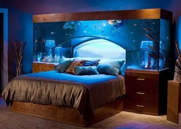 A decoração do quarto pode receber um toque especial com a presença de plantas para aquário