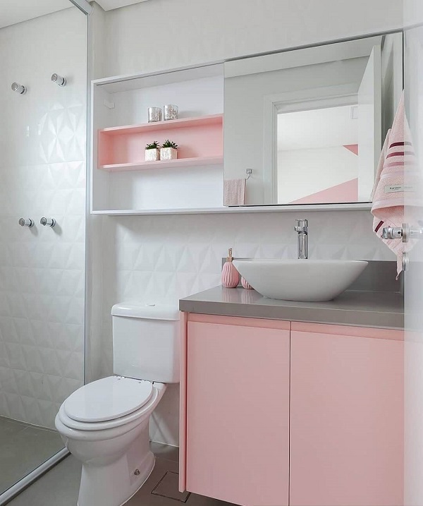 Banheiro rosa cinza e branco 