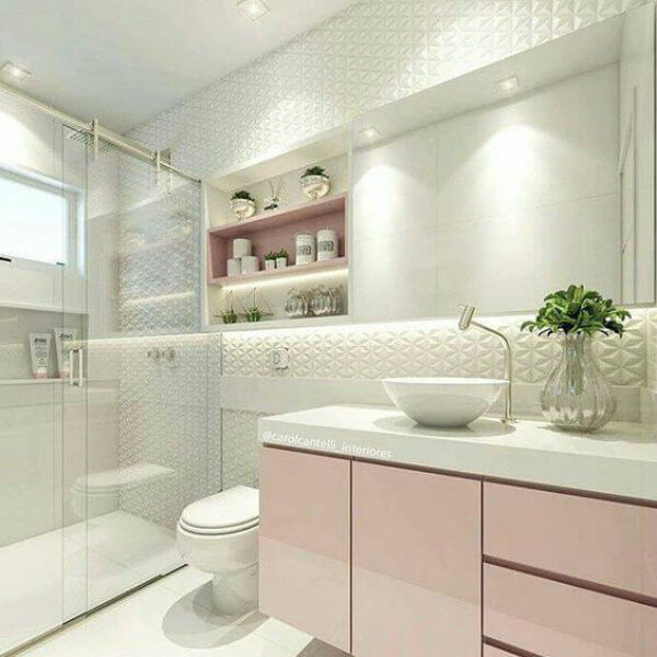 Banheiro rosa e branco 