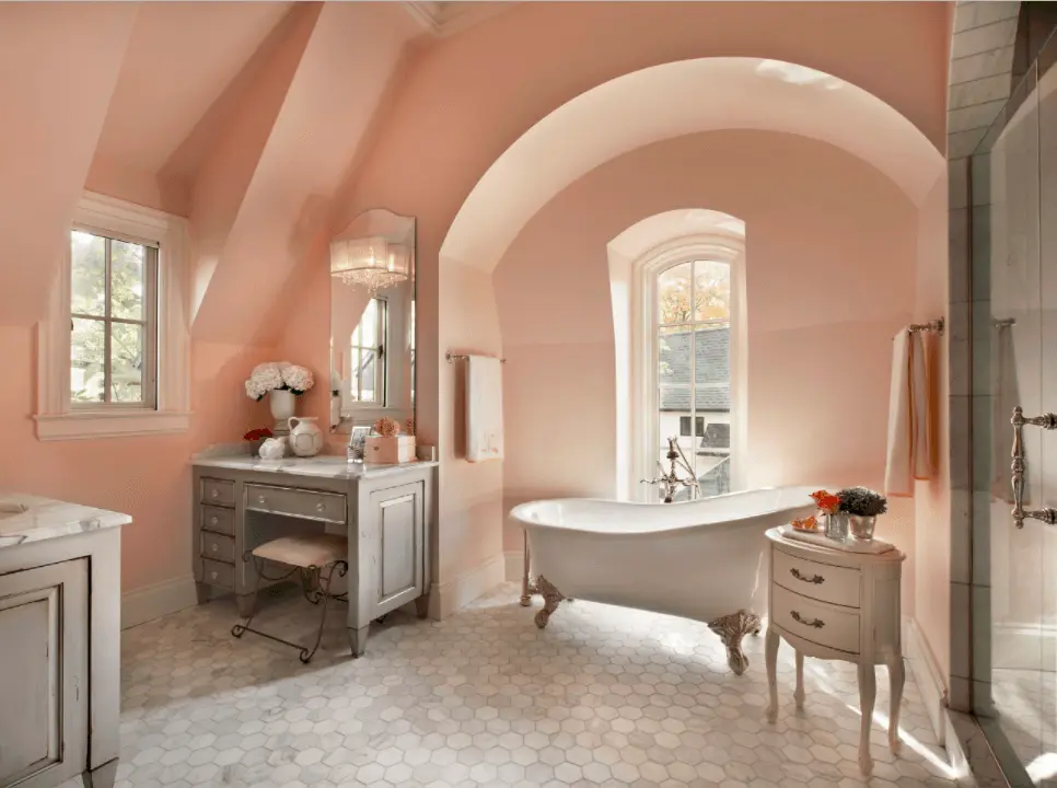 Banheiro rosa e branco retrô 