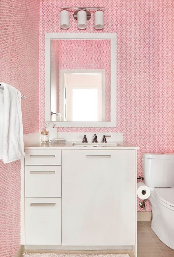 Banheiro rosa e branco
