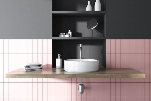 Banheiro rosa e cinza