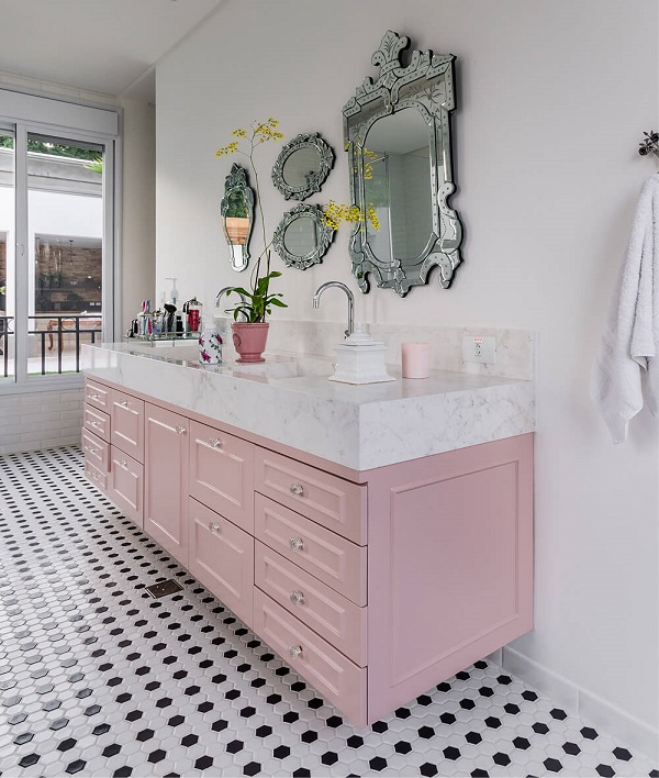 Banheiro rosa retro