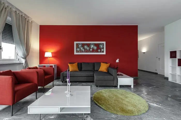 Cores de tinta para sala com parede vermelha, perfeita para quem quer cores para sala clássica e sofisticada