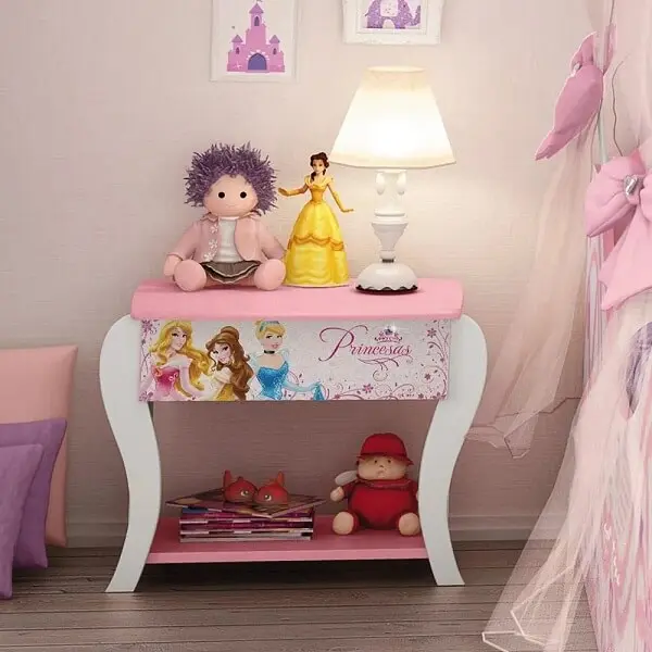 Modelo de criado mudo infantil com desenho das princesas