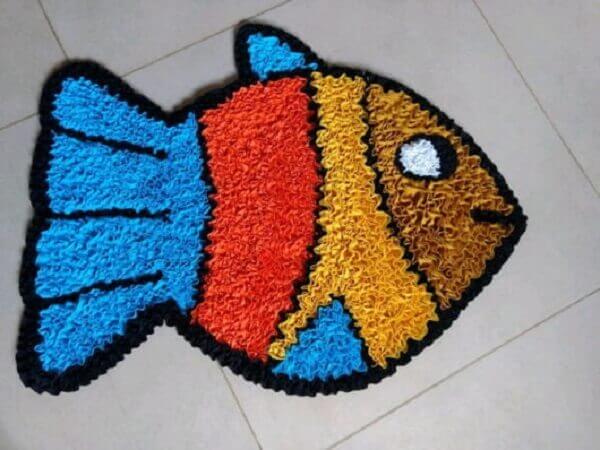 Modelo de tapete de retalhos em formato de peixe