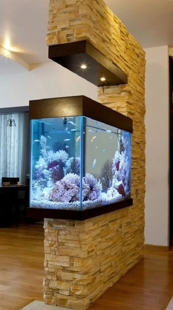 O aquário pode dividir ambientes da casa