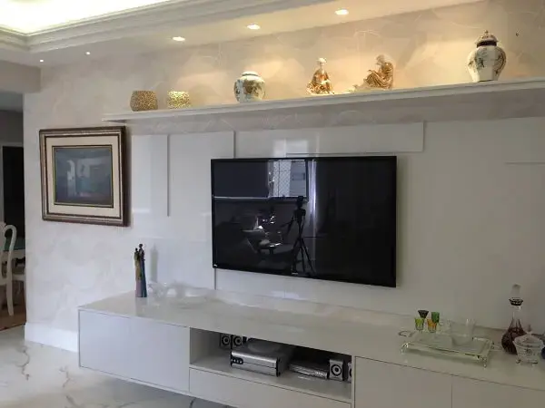 Painel de tv moderno para sala em tom branco