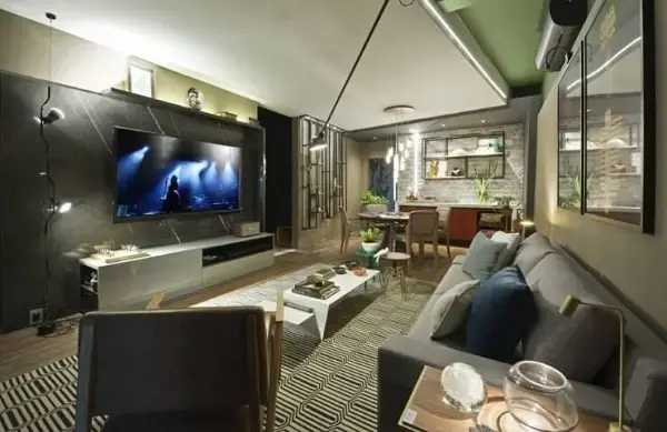 Sala de tv moderna com painel de mármore