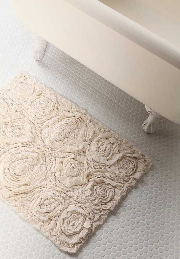 Modelo de tapete de retalho simples para o banheiro