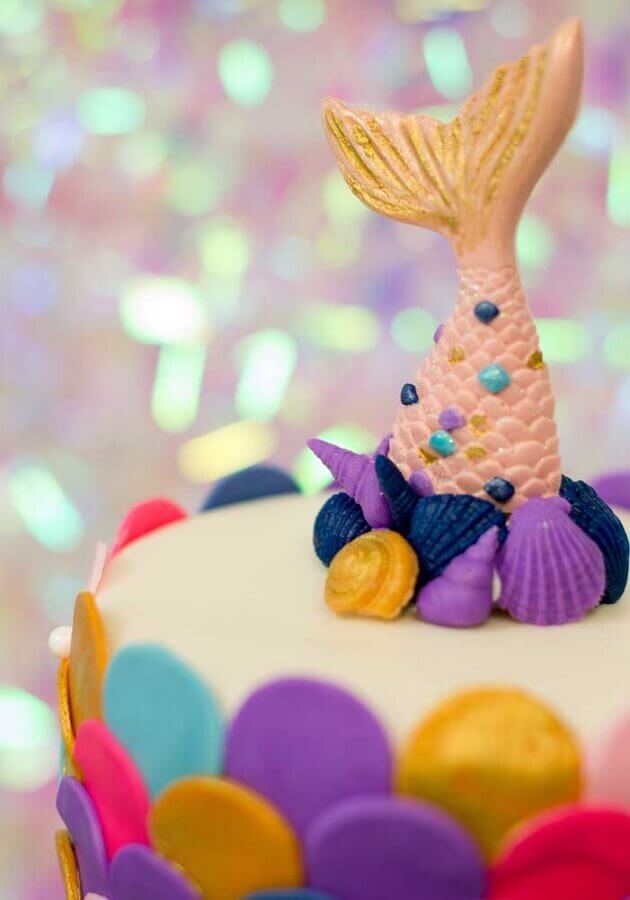 bolo colorido decorado com rabo de sereia para festa sereia Foto Ideias Decor
